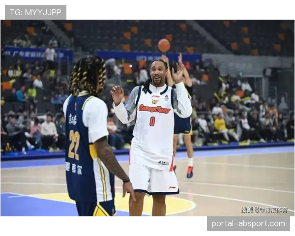 广东大外援萨林杰大腿拉伤恢复顺利，已参加球队训练